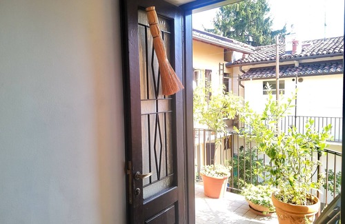 Lecco Casa | Casa de 75 metros cuadrados. Cerca del lago y el centro de estacionamiento y WI. Libre de FI