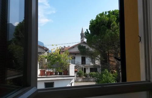 Lecco Casa | Casa de 75 metros cuadrados. Cerca del lago y el centro de estacionamiento y WI. Libre de FI