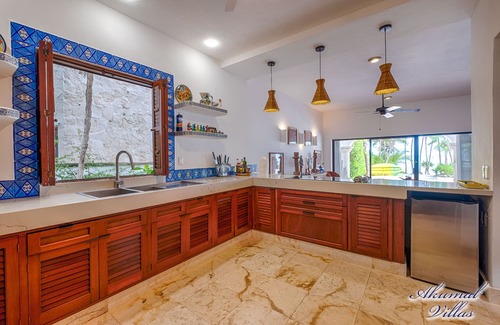 Akumal Villa | Los Primos es la mejor villa frente al mar con piscina, en una comunidad cerrada segura.