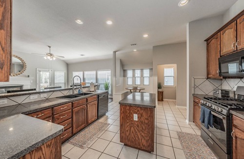 Keller Casa | The Best in Texas: 3Bed/2Bath w/Spacious Ensuite