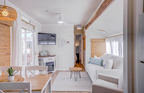 Sandbridge Casa | The BEST of BAY and Beach! Bungalow Bay, Sandbridge Beach, Virginia