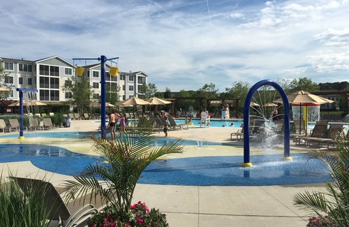 Sun Ridge Condominio | Lo mejor de Bayside! Condominio de diseño recién amueblado - Pasos para la piscina y el golf