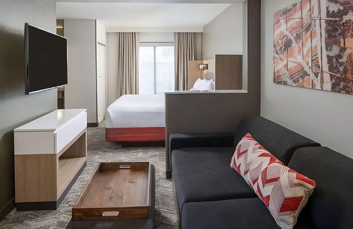 Donelson Complejo | The Best of Nashville! Bring Your Pets, Enjoy the Pool, Free Parking!