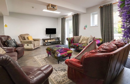 Bont Newydd Casa | THE BEVAN, pet friendly, with a garden in Bontnewydd, Gwynedd
