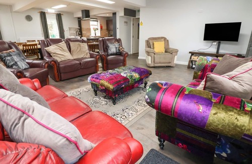 Bont Newydd Casa | THE BEVAN, pet friendly, with a garden in Bontnewydd, Gwynedd