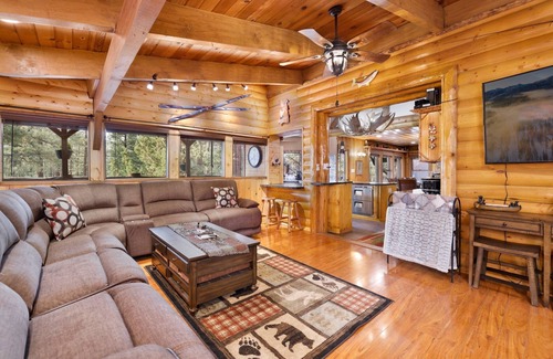 Big Bear Cabina | The Big Bear Fox Lodge - Indoor Pool, Hot Tub, Games & Family Retreat