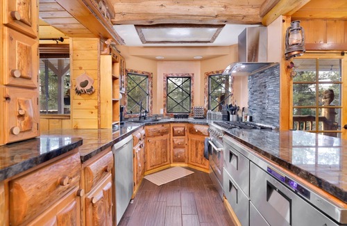 Big Bear Cabina | The Big Bear Fox Lodge - Indoor Pool, Hot Tub, Games & Family Retreat