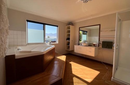 Kaikoura Casa | The big blue house