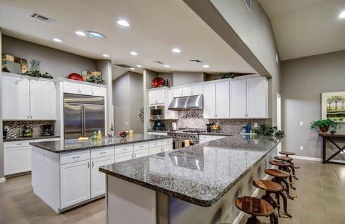 Gilbert Casa | 8BD / 5BA, Casa de una sola planta, capacidad para 18, piscina, spa, patio grande y cocina al aire libre
