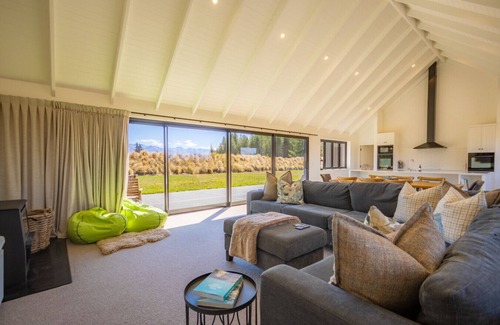 Twizel Casa | The Big House, Twizel