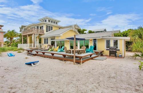Anna Maria Casa | The Big Yellow House