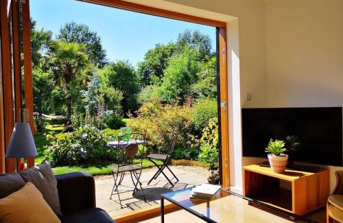 Colchester Casa | The Bird House at Woodburn Cottage