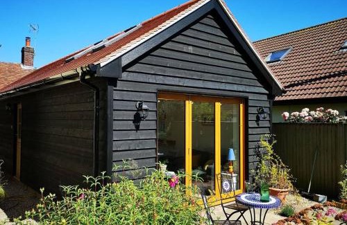 Colchester Casa | The Bird House at Woodburn Cottage
