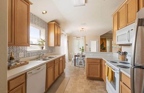 Keller Casa | *The Birdhouse* Walk Trail* POND *LongStays!