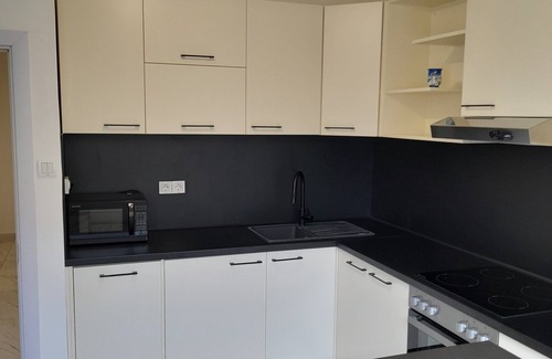 Sofia Apartamento | The Black and White Apartment