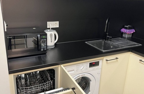 Sofia Apartamento | The Black and White Apartment