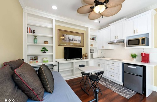 Torrey Highlands Apartamento | The Black and White Suite at Torrey Highlands