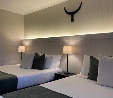 Traralgon Hotel | The Black Bull Motel