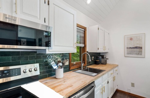 East Stroudsburg Chalet De Esquí | The Black Forest Chalet: Ski, Hike, Hot Tub
