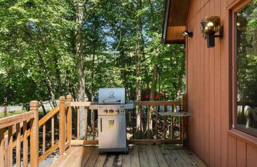 East Stroudsburg Chalet De Esquí | The Black Forest Chalet - Hot Tub, Hiking, Kayak