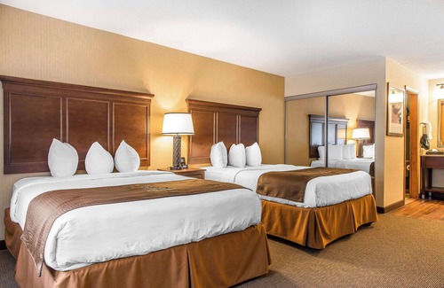 Lenox Dale Hotel | The Black Swan Lee - Lenox, Ascend Hotel Collection