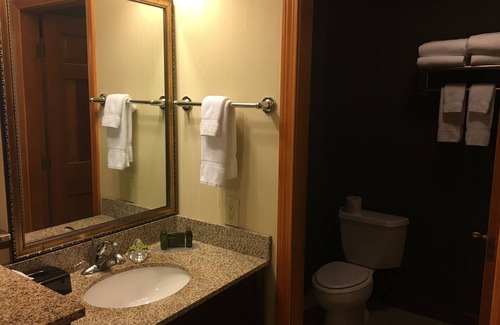 Lenox Dale Hotel | The Black Swan Lee - Lenox, Ascend Hotel Collection