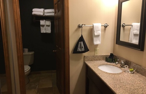 Lenox Dale Hotel | The Black Swan Lee - Lenox, Ascend Hotel Collection