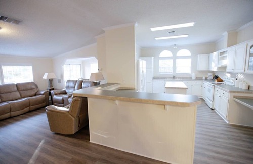Cedar Bluff Casa | *The Blessed Way* Ready for your large group! 15 minutes to UT/Downtown