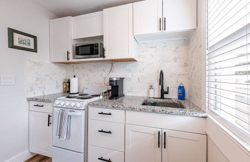 St. Petersburg - Clearwater Casa | The Blissful Retreat of Magnolia Heights