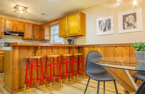 Caton Casa | THE BLOSSOM @ DOLLYS DRIVE * Wifi Grill Woods Mtns