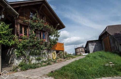 Eriz Casa | The Blossom House