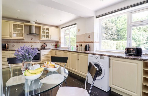 High Wycombe Casa | THE BLOSSOM WOODS, family friendly, with a garden in Downley