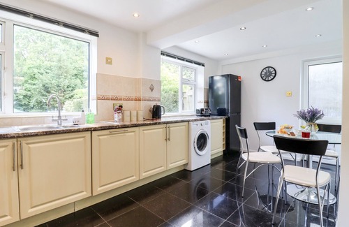 High Wycombe Casa | THE BLOSSOM WOODS, family friendly, with a garden in Downley