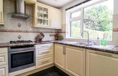 High Wycombe Casa | THE BLOSSOM WOODS, family friendly, with a garden in Downley