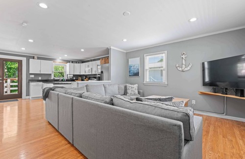 Mayhew Casa | The Blue Bungalow - Stay for 8