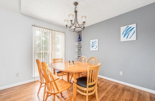 Fayetteville Casa | The Blue Burble Inn