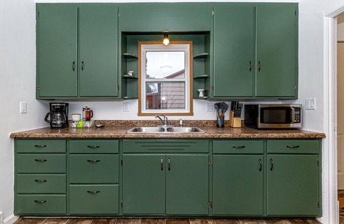 Fargo Casa | The Blue Cottage Blocks from NDSU - Furnished & Ready For You!