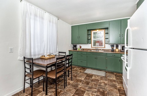 Fargo Casa | The Blue Cottage Blocks from NDSU - Furnished & Ready For You!