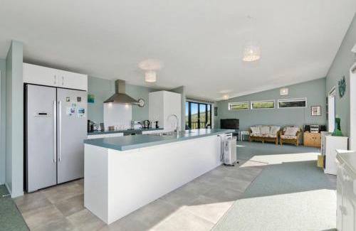 Waipu Casa | The Blue Cottage with WiFi- Waipu Holiday Home