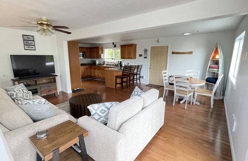 Agate Beach Casa | The Blue Diamond Beach Home