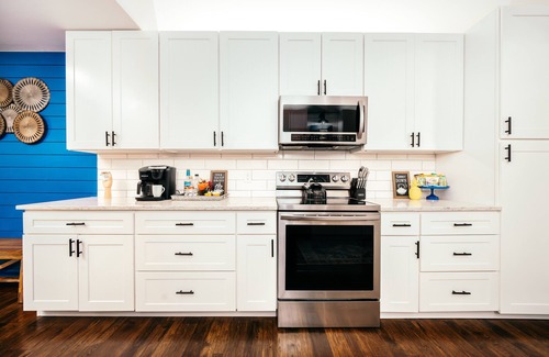 Bentonville Casa | The Blue Door Bentonville is an ideal Bike In/Bike Out location, close to dwtwn.