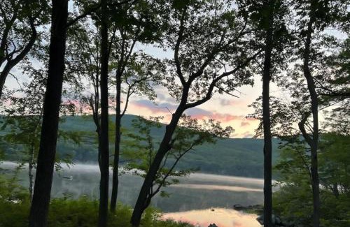 Moultonborough Casa | The Blue Door Cabin