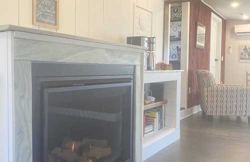 Ashley Falls Cabaña | The Blue Elm - A Historic Berkshire Cottage