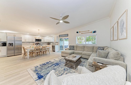 Holmes Beach Casa | The Blue Haven managed by Beach Retreats Vacation Rentals
