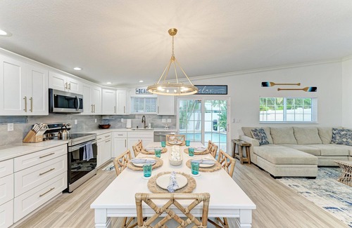 Holmes Beach Casa | The Blue Haven managed by Beach Retreats Vacation Rentals