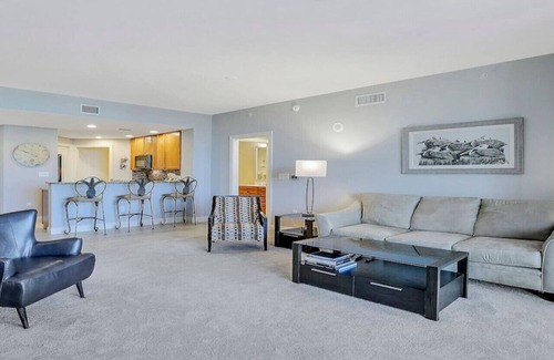 Cape Harbour Condominio | The Blue Heron | 2 bedroom 2 bath condo overlooking marina