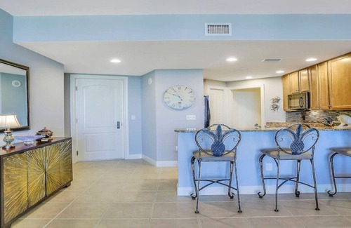 Cape Harbour Condominio | The Blue Heron | 2 bedroom 2 bath condo overlooking marina