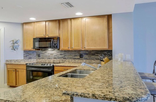 Cape Harbour Condominio | The Blue Heron | 2 bedroom 2 bath condo overlooking marina