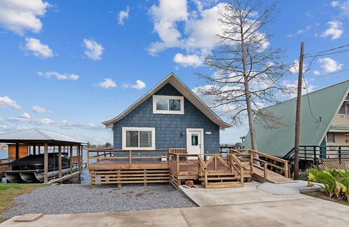 Oscar Casa | The Blue Heron on False River