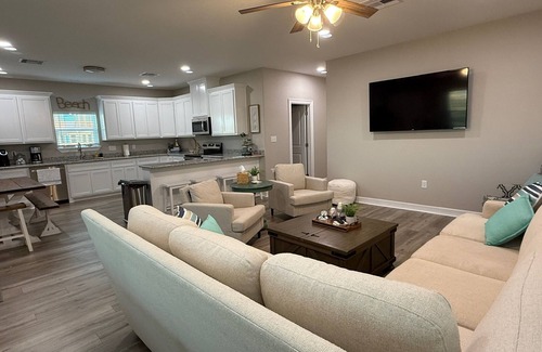 Surfside Beach Casa | The Blue Heron! Sleeps 12- 1K/2Q/6T